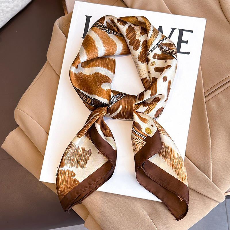 Luxury Skincare Headband - 2024 ใหม่แบรนด์หรูผู้หญิงผ้าไหมเสือดาวพิมพ์ผ้าพันคอหญิงชายหาดผ้าคลุมไหล่ Echarpe ซาติน Shawl Wraps